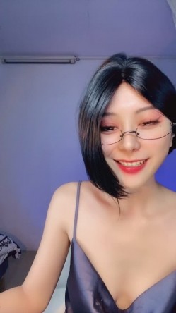 极品舔屏阿黑颜女神【蘸点蜜桃酱】门槛福利，太懂男人了，口活技术一流，高潮脸道具深喉 截图1
