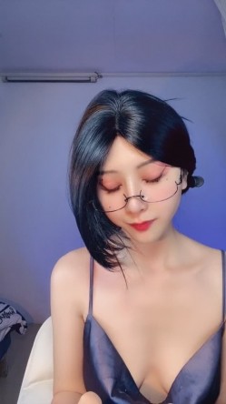 极品舔屏阿黑颜女神【蘸点蜜桃酱】门槛福利，太懂男人了，口活技术一流，高潮脸道具深喉 截图2