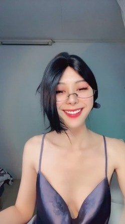 极品舔屏阿黑颜女神【蘸点蜜桃酱】门槛福利，太懂男人了，口活技术一流，高潮脸道具深喉 截图10