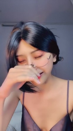 极品舔屏阿黑颜女神【蘸点蜜桃酱】门槛福利，太懂男人了，口活技术一流，高潮脸道具深喉 截图13