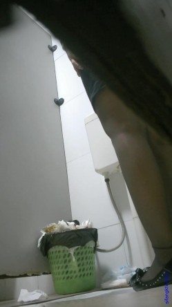 大型购物中心内部女厕偷拍 多位黑丝美女店员的各种极品美鲍鱼 截图16