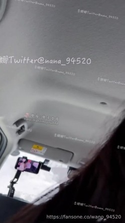 可甜可坏反差台妹高颜值国产女优「李娜娜」FO露脸大尺度性爱私拍，雪地车震、户外野炮，被又长又粗屌狠狠无套内射两次 截图1