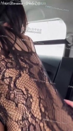 可甜可坏反差台妹高颜值国产女优「李娜娜」FO露脸大尺度性爱私拍，雪地车震、户外野炮，被又长又粗屌狠狠无套内射两次 截图13