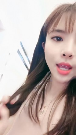 美女姐妹花双女秀！性感内衣极度淫骚！穿戴假屌骑乘位插穴，骚逼流出白浆，交叉姿势互磨骚穴 截图12