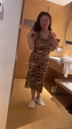 极品少妇熟女风韵犹存美妇 ️徐阿姨酒店与情人啪啪口交足交发出啵啵的淫荡声音 很是淫荡 截图3