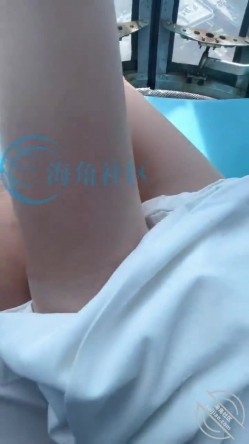 海角泡良大神『强上女房东』钻石收费帖合集，性感少妇房东两天操五次 不仅在摩天轮上操，连吃饭都要内射一发 截图4