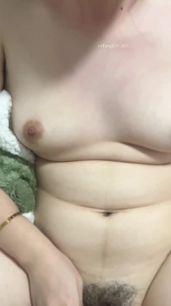 百度云泄密流出视图 ️零零后反差婊美女宋绮玉与男友自拍性爱视频男友鸡巴不够大要自己抓个小棒棒刺激 截图14