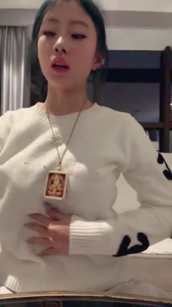 爆乳校花 首次被干【憨宝宝】男友搞完 又约大哥搞 自慰啪啪 逼毛浓厚好性感 爽的很 截图2