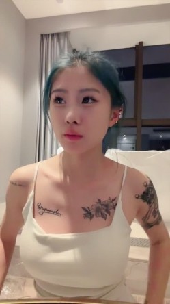 爆乳校花 首次被干【憨宝宝】男友搞完 又约大哥搞 自慰啪啪 逼毛浓厚好性感 爽的很 截图5