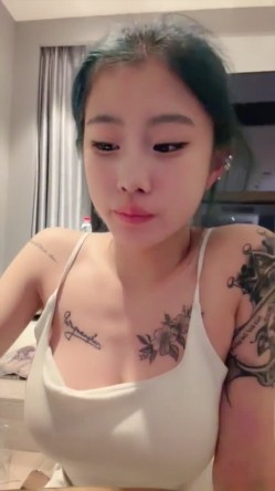 爆乳校花 首次被干【憨宝宝】男友搞完 又约大哥搞 自慰啪啪 逼毛浓厚好性感 爽的很 截图6
