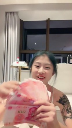 爆乳校花 首次被干【憨宝宝】男友搞完 又约大哥搞 自慰啪啪 逼毛浓厚好性感 爽的很 截图8