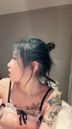 爆乳校花 首次被干【憨宝宝】男友搞完 又约大哥搞 自慰啪啪 逼毛浓厚好性感 爽的很 截图14