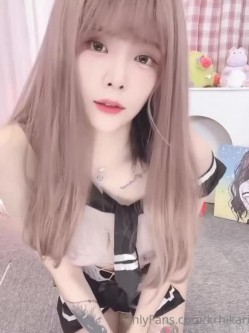 热传LPL前职业选手WE大舅子前妻【金提莫】女团成员下海一步步火力全开最后赤裸裸露壁道具自慰 截图5