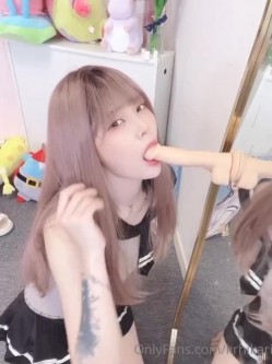 热传LPL前职业选手WE大舅子前妻【金提莫】女团成员下海一步步火力全开最后赤裸裸露壁道具自慰 截图9