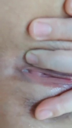 极品高颜冷艳御姐，反差小妈感女主播「金刚护撸娃」「小奶猫」激情淫语撩骚，和姐妹下海大秀，互舔互口假鸡巴互插 截图2