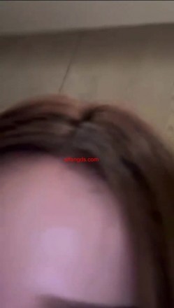 穷人女神金主母狗！巨乳绿茶婊【顾灵曦】私拍福利，吃屌车震道具自慰，被土豪无套射了满背 截图3