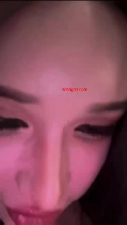 穷人女神金主母狗！巨乳绿茶婊【顾灵曦】私拍福利，吃屌车震道具自慰，被土豪无套射了满背 截图4