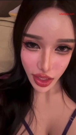 穷人女神金主母狗！巨乳绿茶婊【顾灵曦】私拍福利，吃屌车震道具自慰，被土豪无套射了满背 截图7