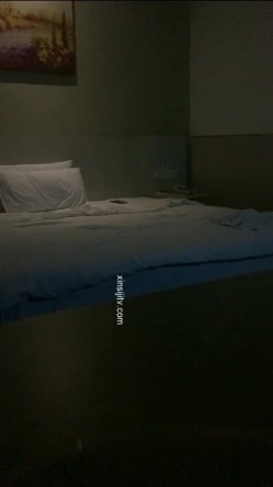 真实勾搭约啪漂亮数学老师 刚逛完街就约到宾馆做爱 各式姿势一顿抽插猛操 挺抗操 完美露脸 截图16