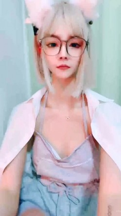 ️超好看的D杯奶子裸舞，短发高颜值【七仙女】逼塞跳蛋大摆锤nobody骚舞献上 截图16
