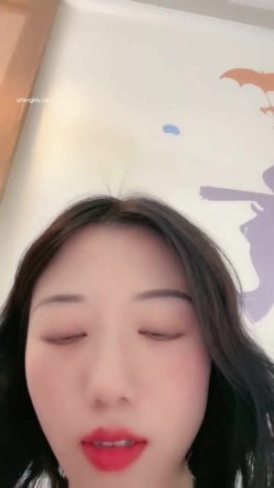 抖音妹！胸好大【像个小男孩一样】下海赚钱 收费全裸 好看 截图1