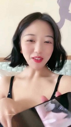 抖音妹！胸好大【像个小男孩一样】下海赚钱 收费全裸 好看 截图5