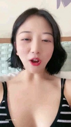 抖音妹！胸好大【像个小男孩一样】下海赚钱 收费全裸 好看 截图6