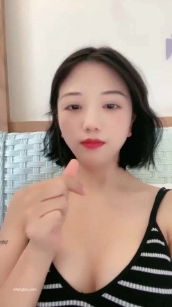 抖音妹！胸好大【像个小男孩一样】下海赚钱 收费全裸 好看 截图8