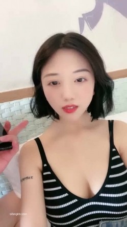抖音妹！胸好大【像个小男孩一样】下海赚钱 收费全裸 好看 截图11