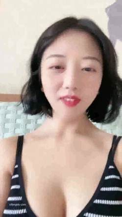抖音妹！胸好大【像个小男孩一样】下海赚钱 收费全裸 好看 截图12