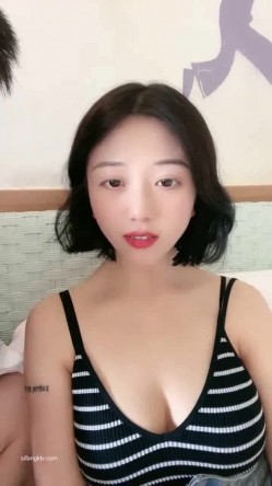 抖音妹！胸好大【像个小男孩一样】下海赚钱 收费全裸 好看 截图13