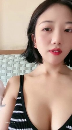 抖音妹！胸好大【像个小男孩一样】下海赚钱 收费全裸 好看 截图16