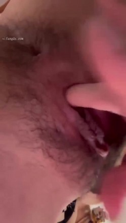 快手福利空姐女神【是邹琳吖是你的琳姐姐】脸穴同框性爱XO首次流出性爱啪啪 猛操 吃鸡巴 截图3