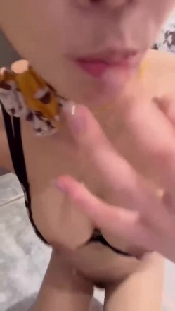 快手福利空姐女神【是邹琳吖是你的琳姐姐】脸穴同框性爱XO首次流出性爱啪啪 猛操 吃鸡巴 截图10