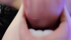深喉女神，亚裔母狗【李露丝】露脸私拍，深喉口爆肛交啪啪野战，各式各样性爱自拍 截图11