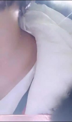 两个农村留守骚妇小姑子和嫂子勾引生产队里的护林员一起在野外小树林双飞对白淫荡刺激 截图4