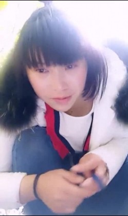 两个农村留守骚妇小姑子和嫂子勾引生产队里的护林员一起在野外小树林双飞对白淫荡刺激 截图5