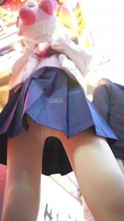 大神偷拍美女裙底 ️制服jk小姐姐逛街..白色丝袜正面破了个大洞前后被CD ️白色连衣裙女大学生这么清纯却穿着性感窄内 截图9