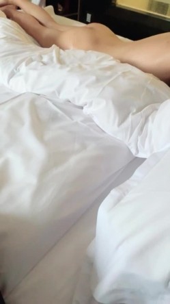 《周导的夏天》女大学生挣钱堕胎约男技师上门服务闺蜜偷拍结果在浴室就干起来了 截图13