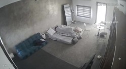 黑客破解家庭网络摄像头偷拍住毛坯房的年轻情侣疯狂做爱有时一天做爱几次 截图1