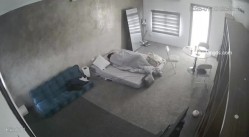 黑客破解家庭网络摄像头偷拍住毛坯房的年轻情侣疯狂做爱有时一天做爱几次 截图2