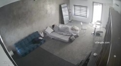 黑客破解家庭网络摄像头偷拍住毛坯房的年轻情侣疯狂做爱有时一天做爱几次 截图6