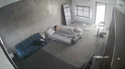 黑客破解家庭网络摄像头偷拍住毛坯房的年轻情侣疯狂做爱有时一天做爱几次 截图11