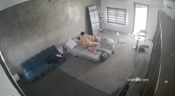 黑客破解家庭网络摄像头偷拍住毛坯房的年轻情侣疯狂做爱有时一天做爱几次 截图13