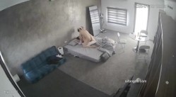 黑客破解家庭网络摄像头偷拍住毛坯房的年轻情侣疯狂做爱有时一天做爱几次 截图15