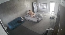 黑客破解家庭网络摄像头偷拍住毛坯房的年轻情侣疯狂做爱有时一天做爱几次 截图16