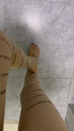 快手116万粉丝 极品美女【初晴】定制骚舞大尺度 情趣露内露B 截图4