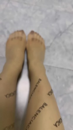 快手116万粉丝 极品美女【初晴】定制骚舞大尺度 情趣露内露B 截图15