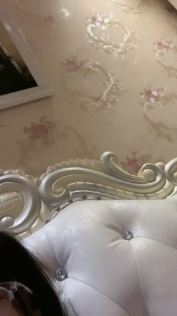 眼镜学生妹！表情酷酷很高冷！近期下海不容错过，脱下内裤翘臀肥穴，掰穴特写洞洞紧致，手指磨蹭 截图11