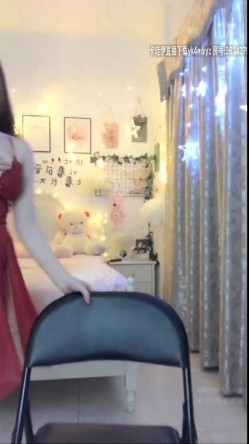 蛇精网红美女-曼曼- 丰满漂亮美乳，跳蛋塞逼里自慰，爽死这骚货！ 截图2